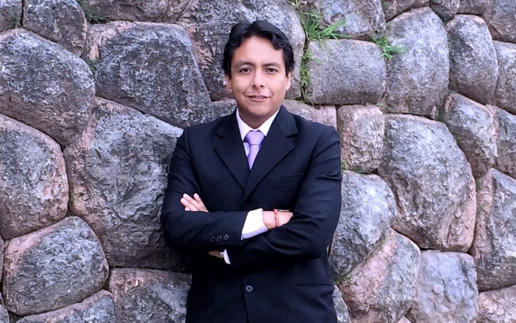 Javier Chavez egresado Posgrado Científica del Sur